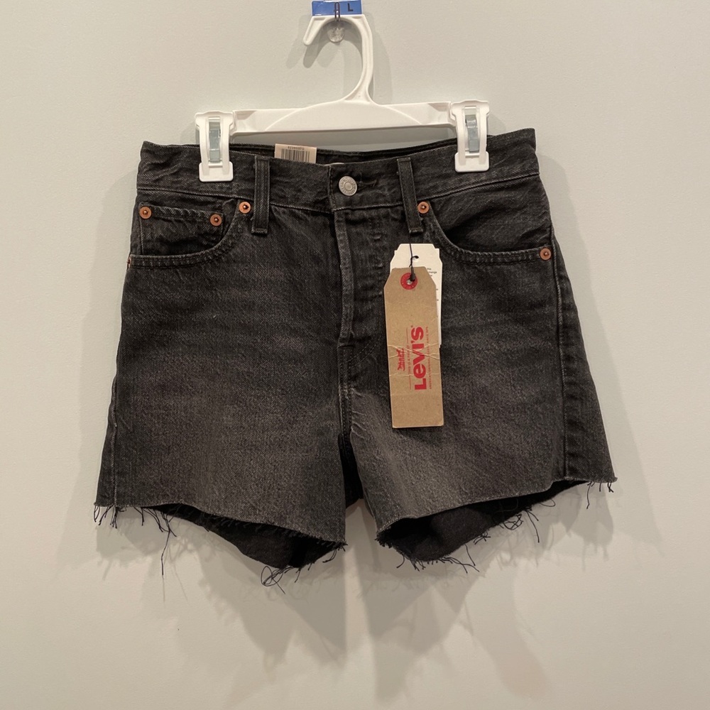 Levi’s Black High Rise Wedgie Short Size 25